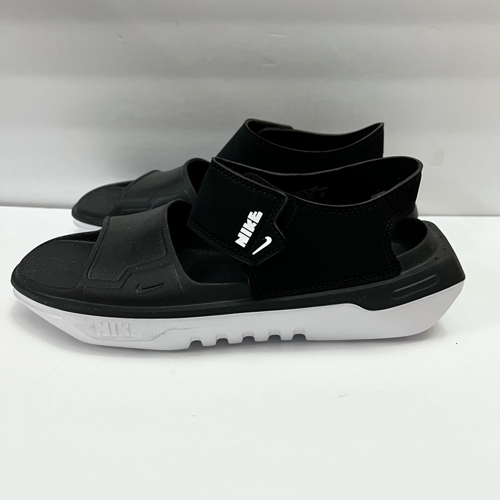 Nike Black and White Sandals kids sandals playscape size 6Y